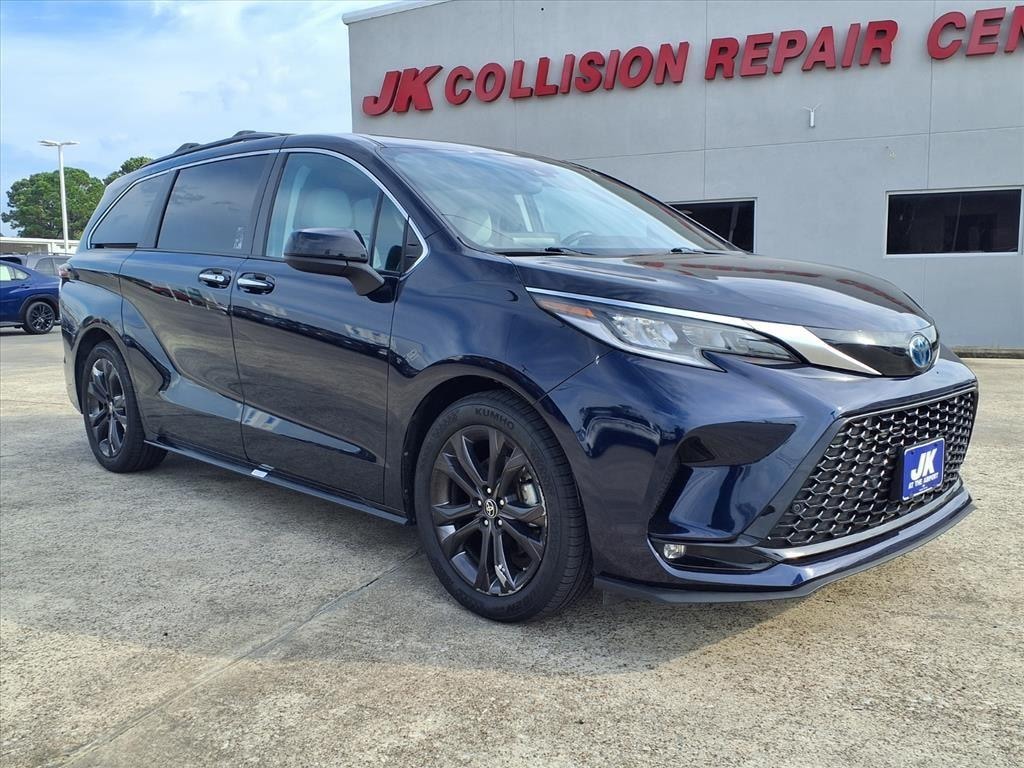 Used 2023 Toyota Sienna XSE Van