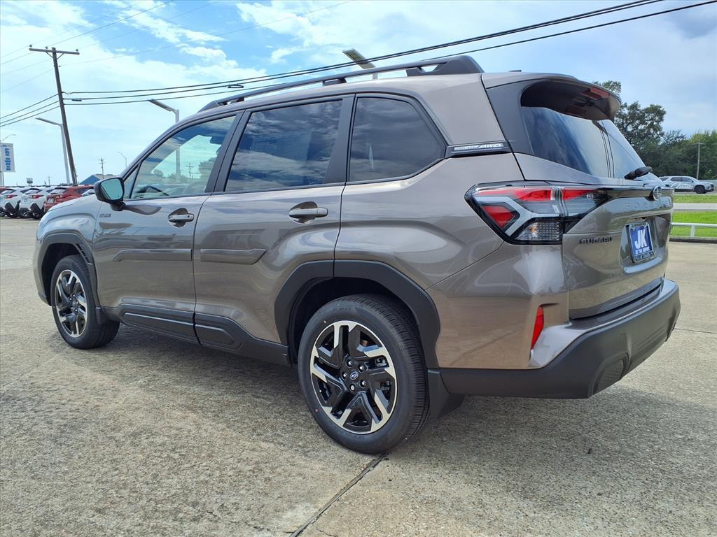 2025 Subaru Forester Premium photo 2