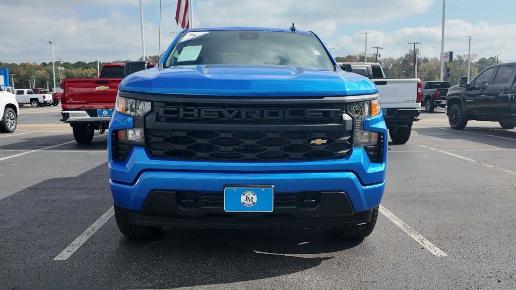 2025 Chevrolet Silverado 1500 Custom photo 2