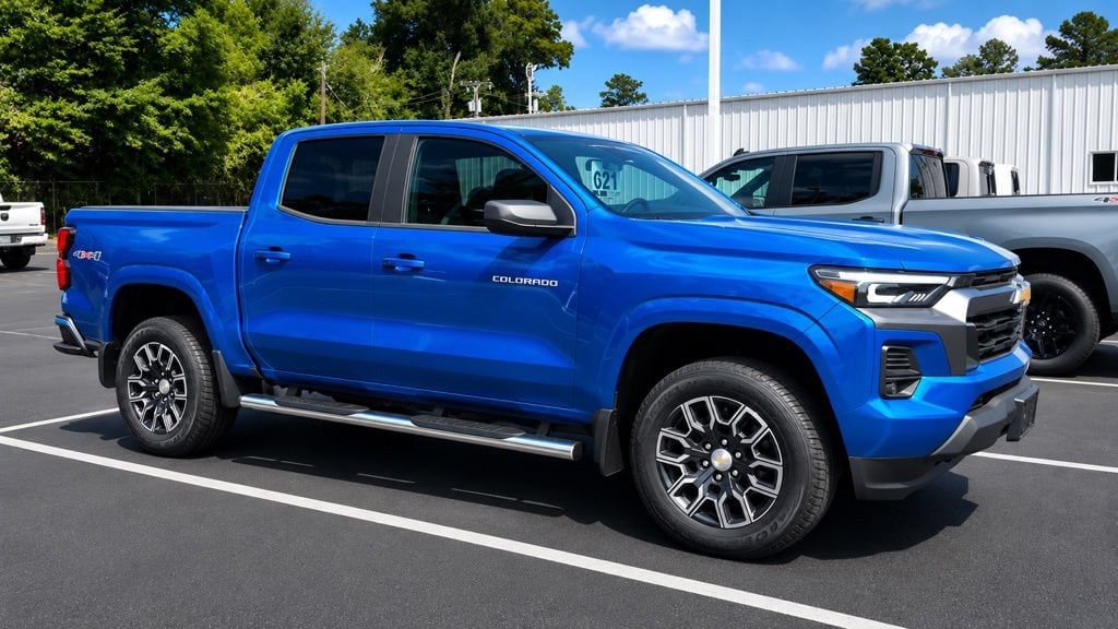 Used 2023 Chevrolet Colorado 4WD LT