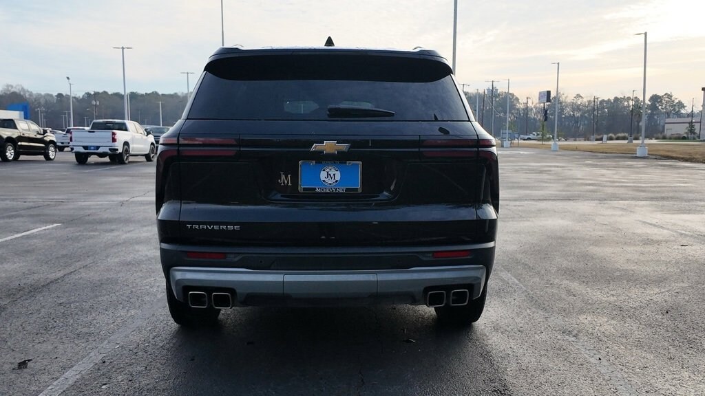 Used 2025 Chevrolet Traverse LT SUV
