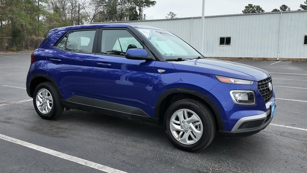 2025 Hyundai Venue SE's photo