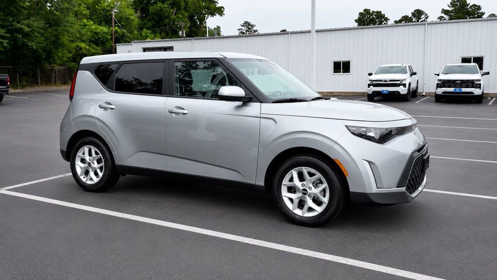 2025 Kia Soul 2.0L S IVT's photo