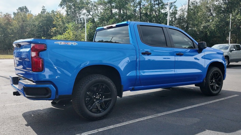2025 Chevrolet Silverado 1500 Custom photo 3