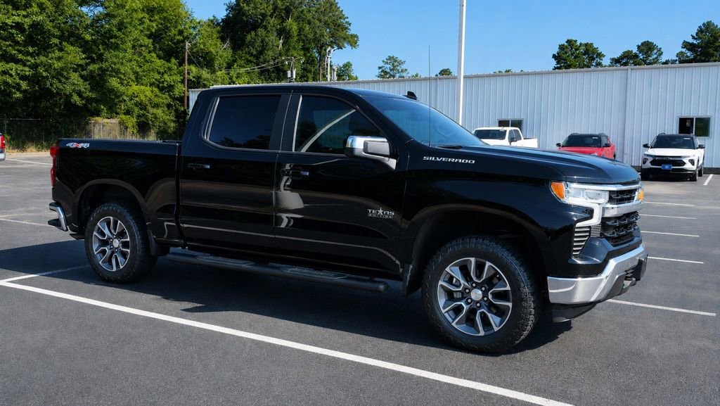 2022 Chevrolet Silverado 1500 LT 4X4 Crew Cab Short Box's photo
