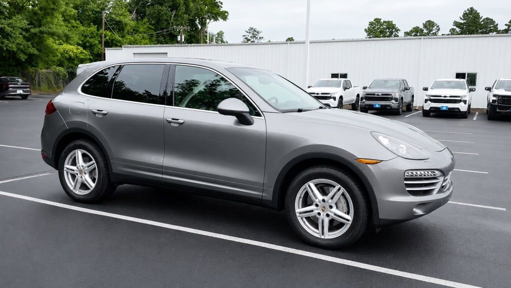 2014 Porsche Cayenne Platinum Edition's photo