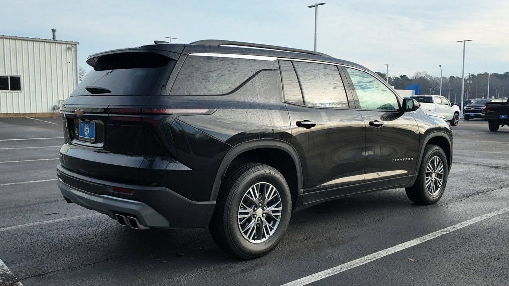 Used 2025 Chevrolet Traverse LT SUV