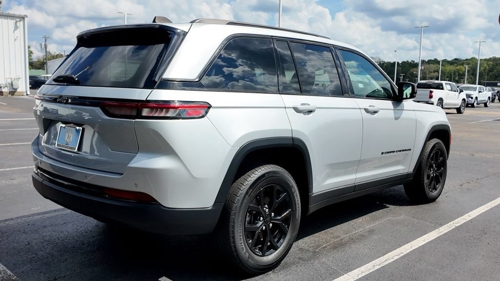 Used 2024 Jeep Grand Cherokee Altitude