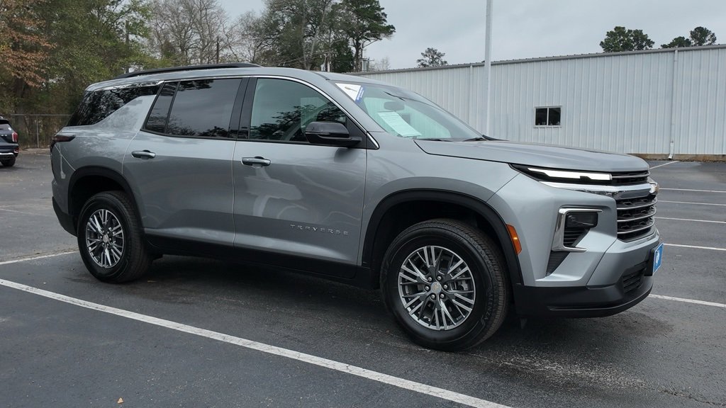 2025 Chevrolet Traverse LT's photo