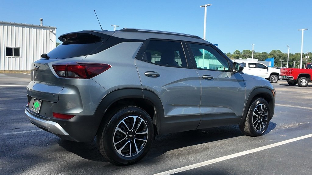 2024 Chevrolet Trailblazer LT photo 3