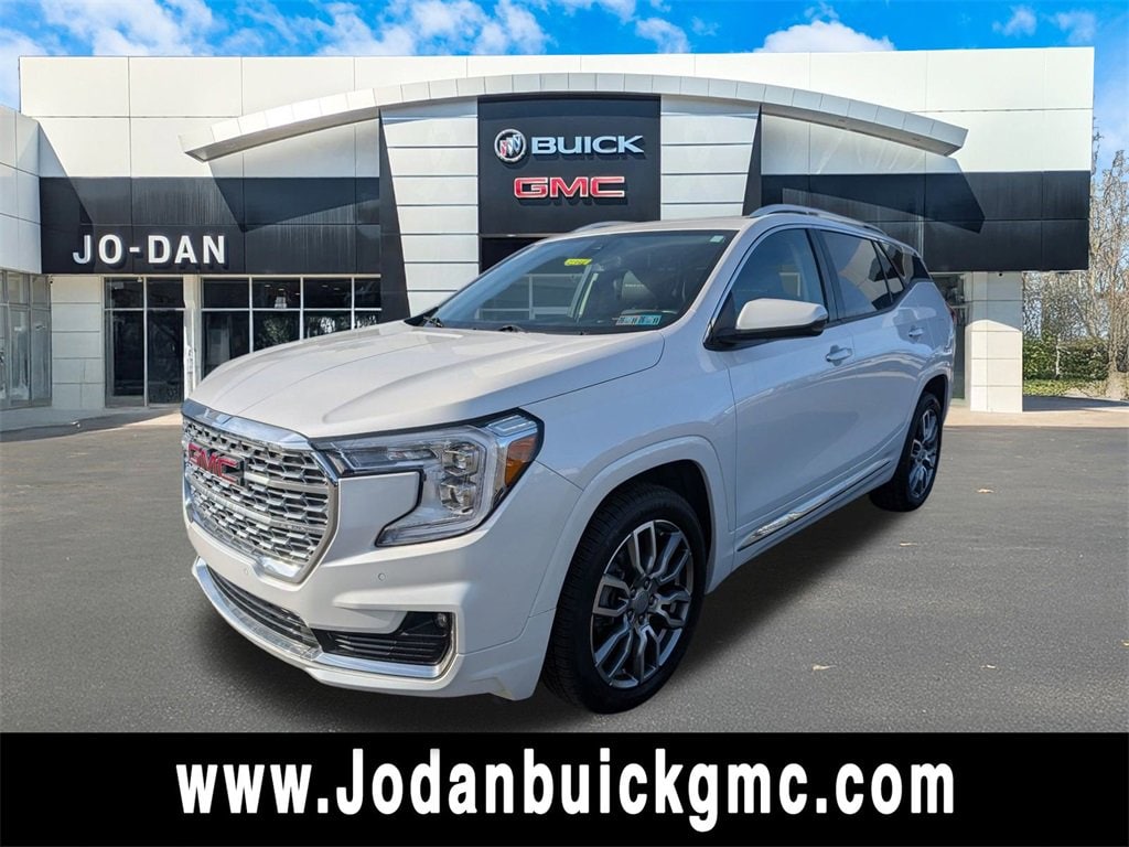 2022 GMC Terrain Denali's photo