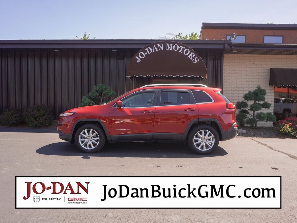 Used 2017 Jeep Cherokee Limited with VIN 1C4PJMDS3HW608411 for sale in Moosic, PA