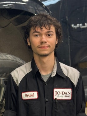 Staff member Israel S. from ID_7e0f7ec18998