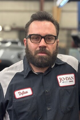 Staff member Dylan S. from ID_7e0f7ec18998