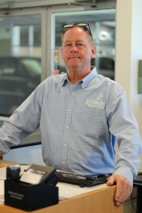 Staff member Dennis K. from ID_7e0f7ec18998