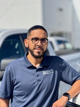 Staff member Carlos I. from ID_67fbf08d0965