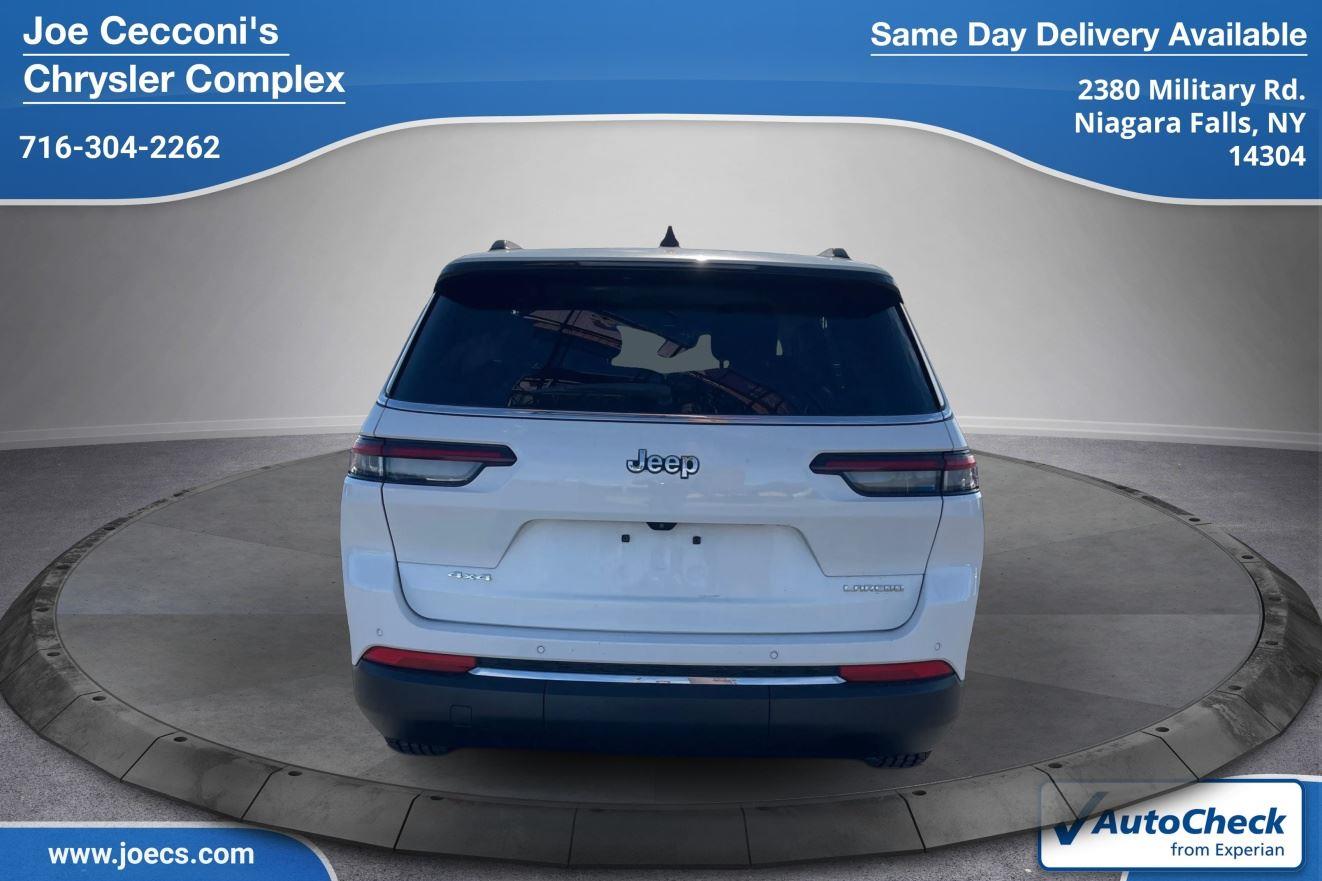 2023 Jeep Grand Cherokee Laredo photo 3
