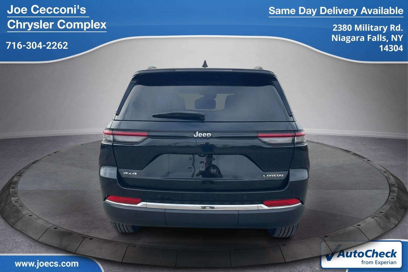 2023 Jeep Grand Cherokee Laredo photo 4
