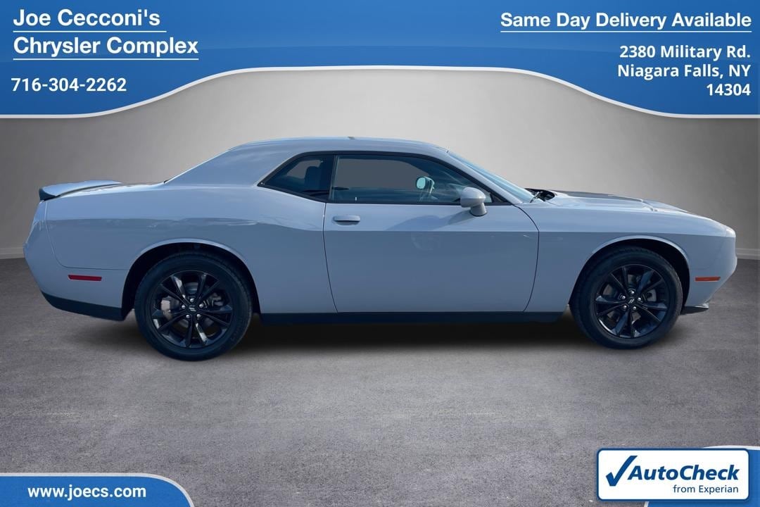 Used 2021 Dodge Challenger SXT with VIN 2C3CDZGG6MH676385 for sale in Niagara Falls, NY