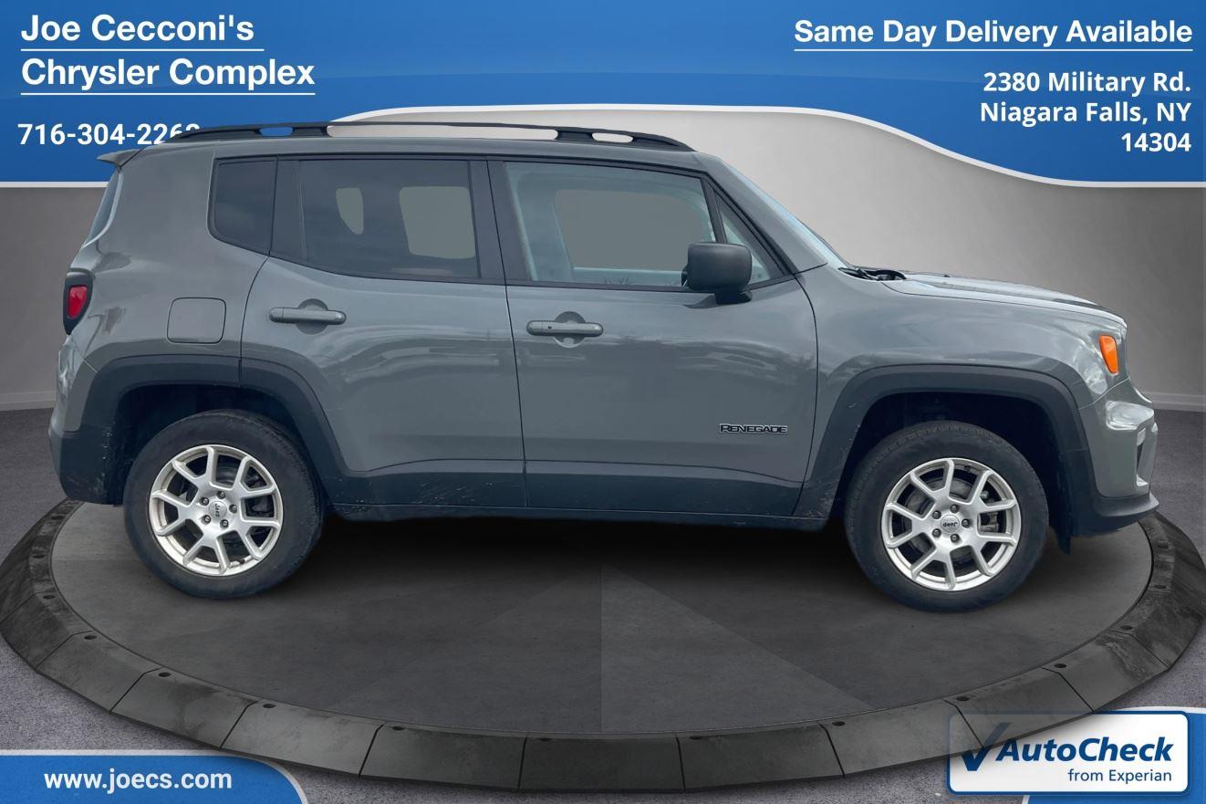2022 Jeep Renegade Latitude photo 2