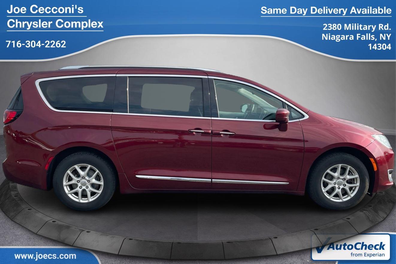 2020 Chrysler Pacifica Touring L photo 2