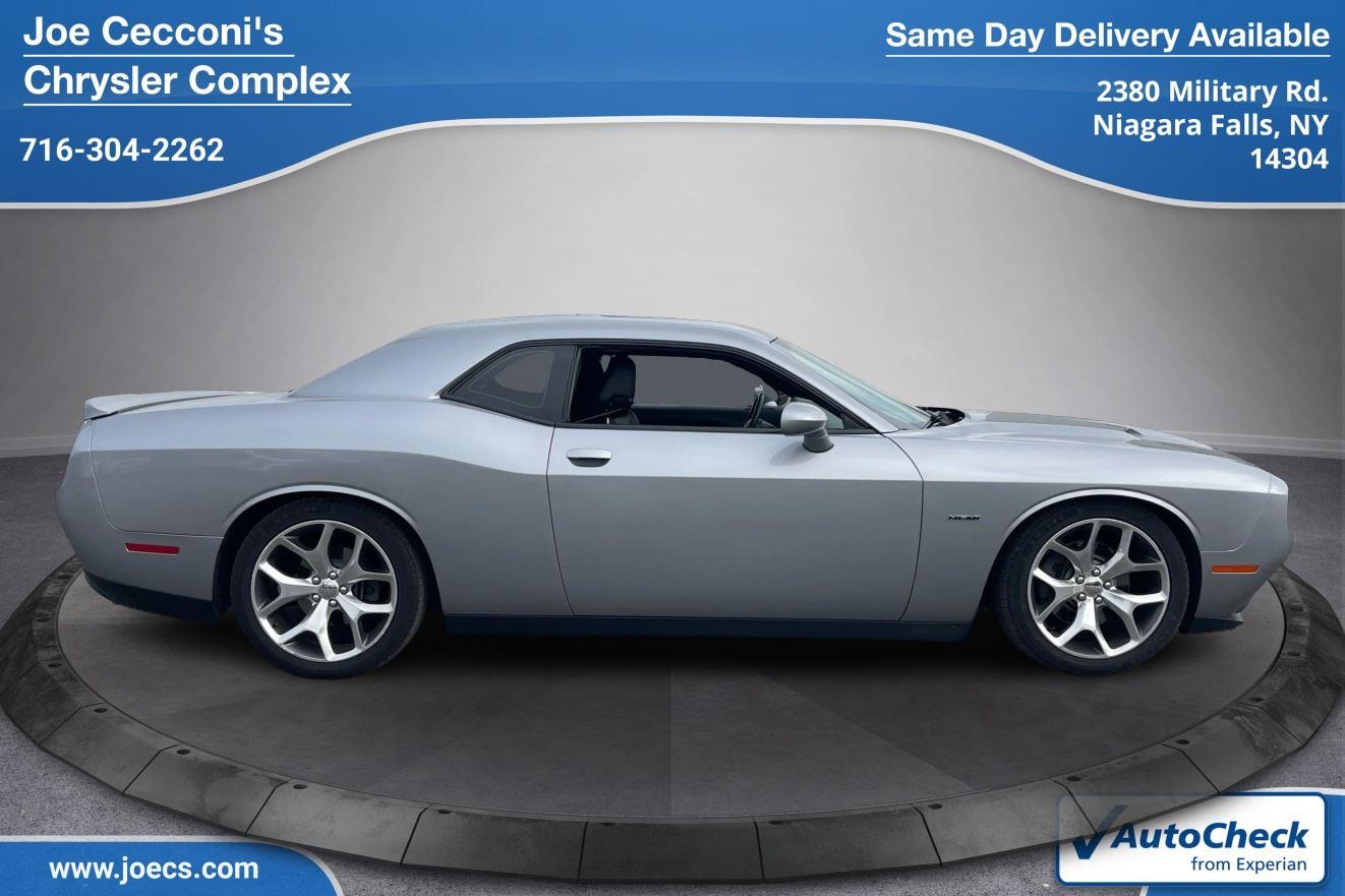 2016 Dodge Challenger R/T Plus photo 2