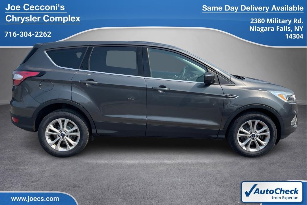 Used 2017 Ford Escape SE with VIN 1FMCU9GD0HUB27510 for sale in Niagara Falls, NY