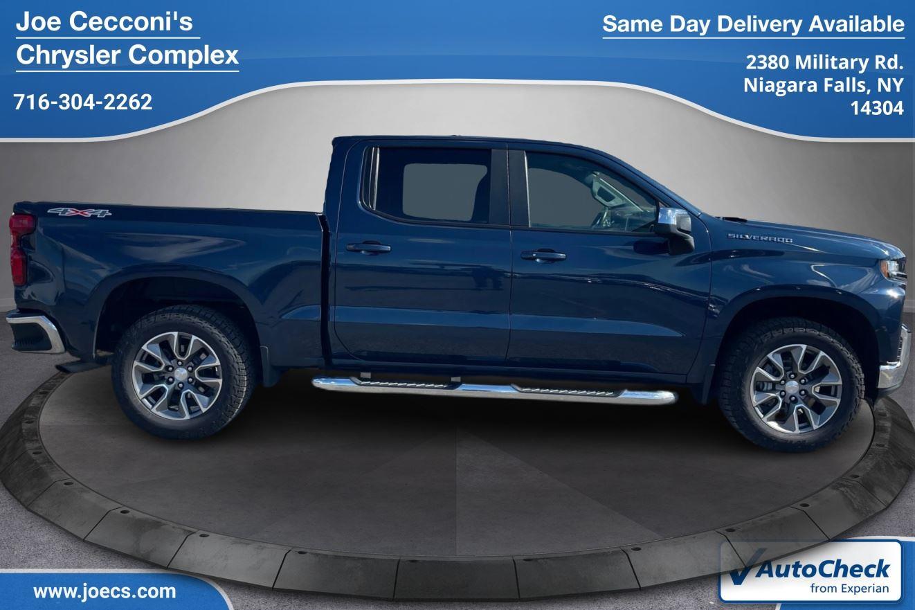 2022 Chevrolet Silverado 1500 LT photo 2