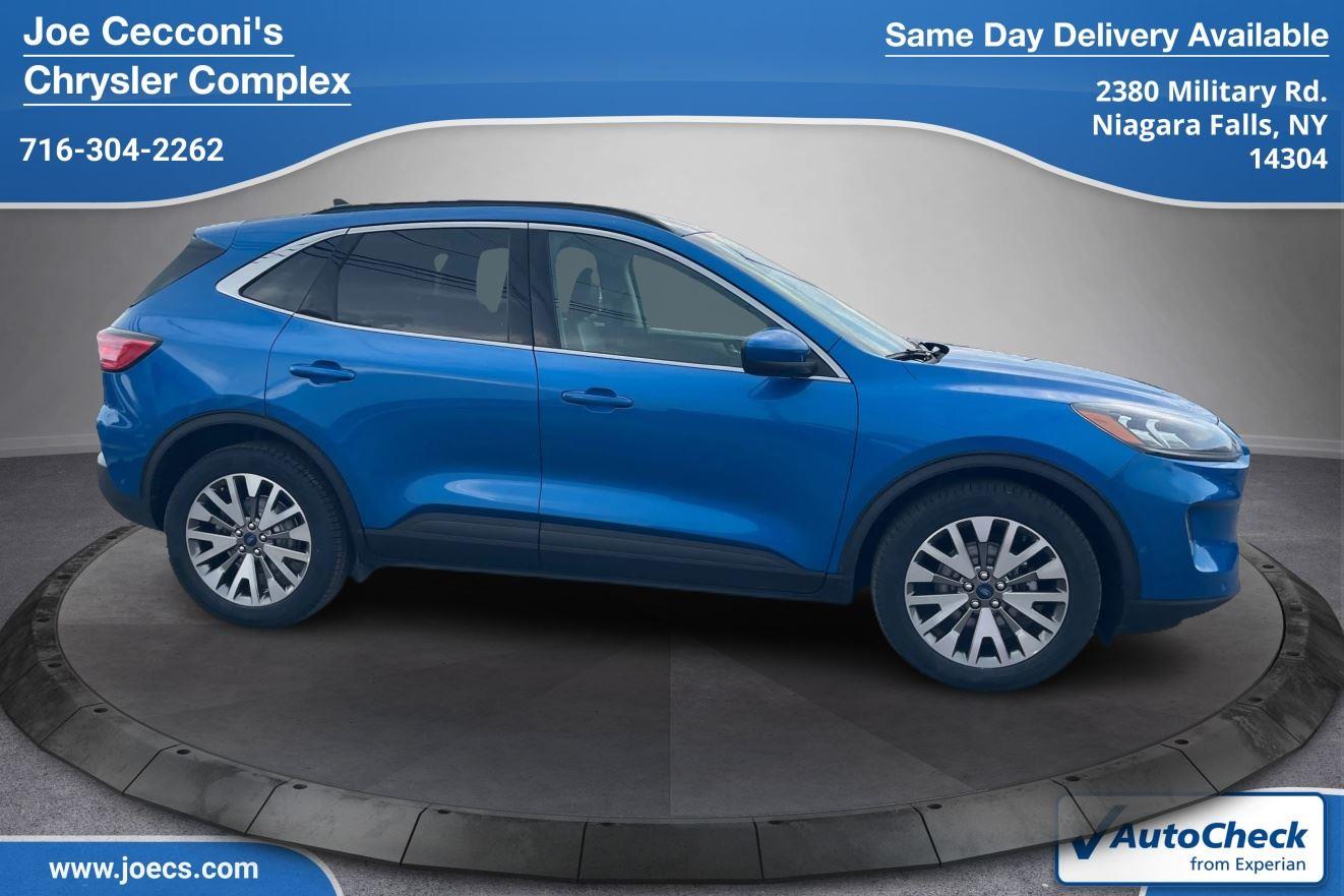 2021 Ford Escape Titanium Hybrid photo 2