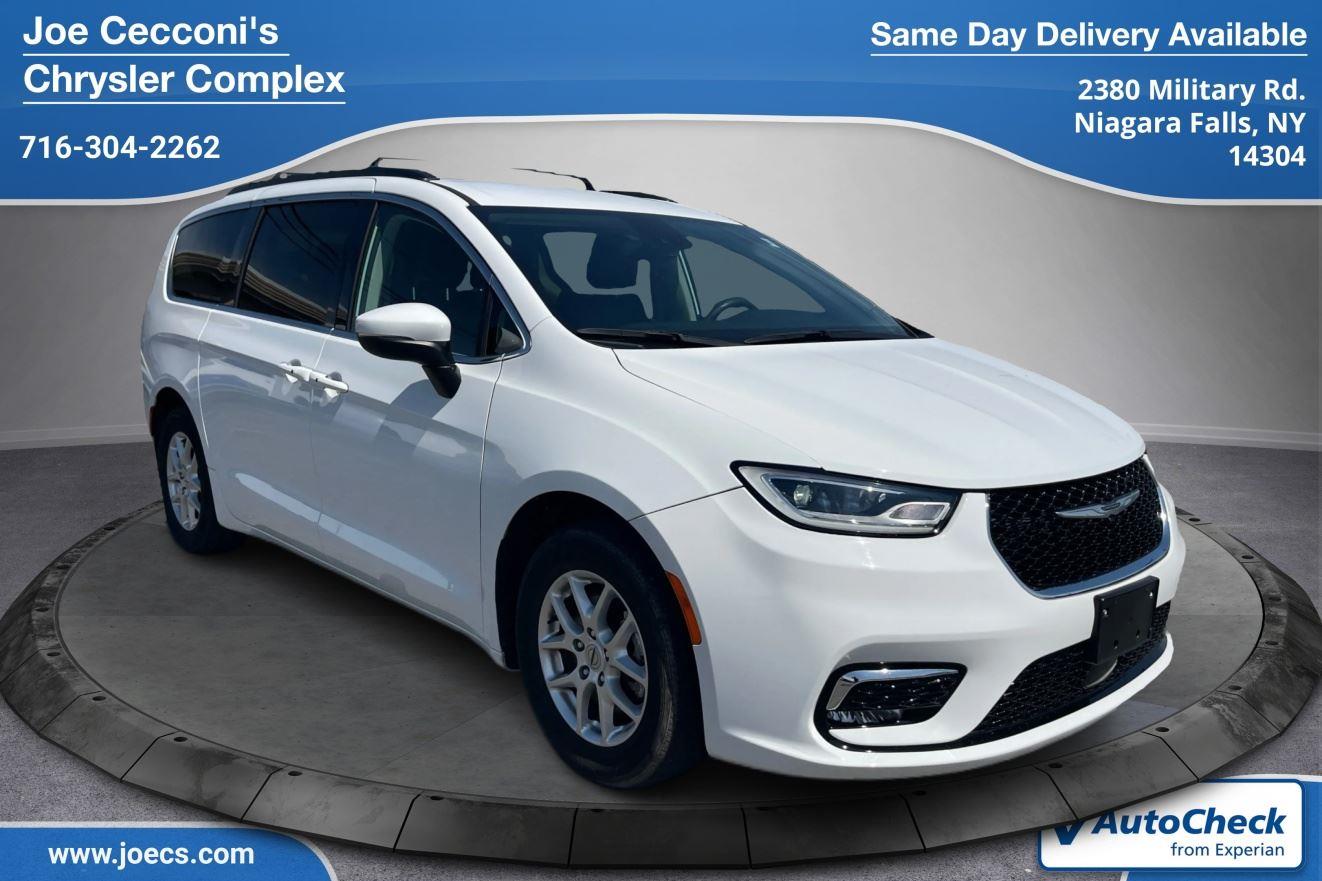 2023 Chrysler Pacifica Touring L's photo