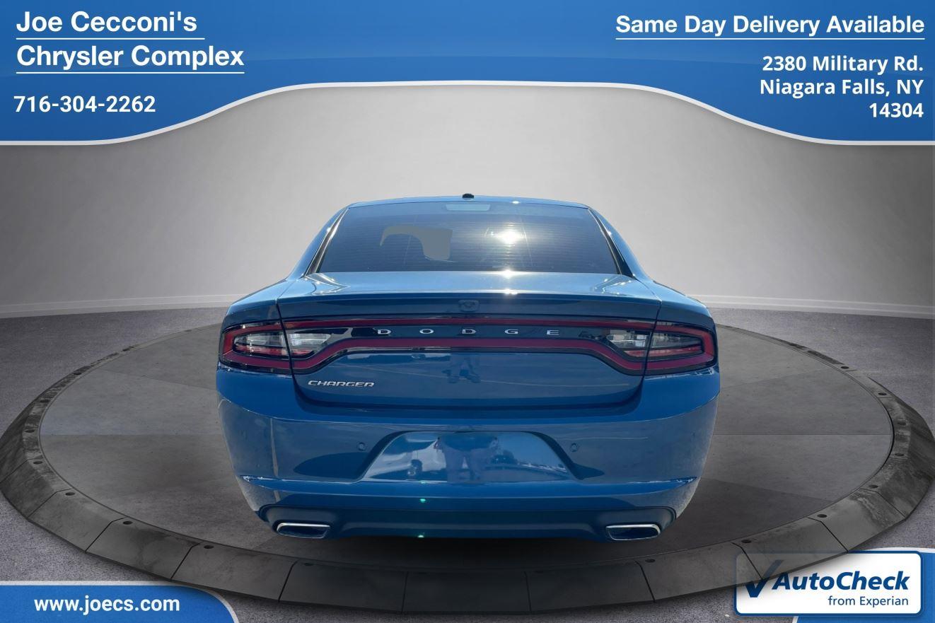 2021 Dodge Charger SXT photo 4