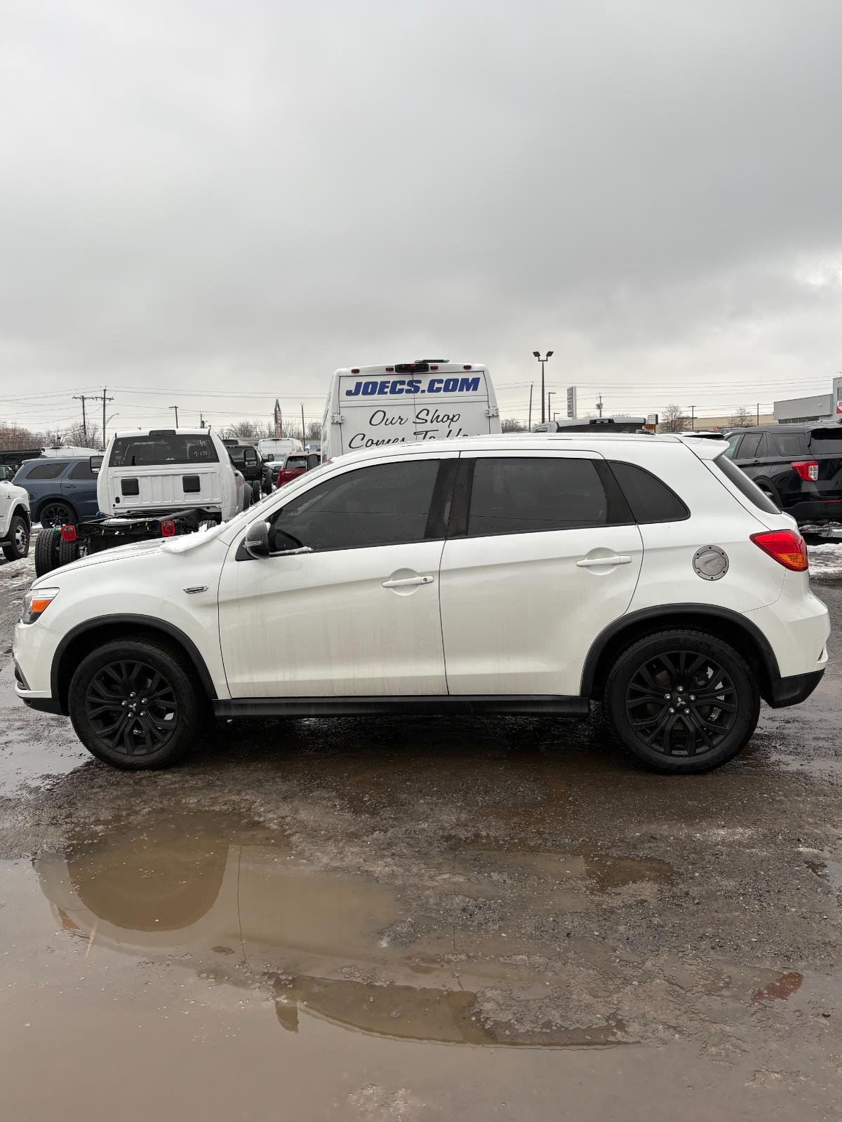 2019 Mitsubishi Outlander Sport LE's photo