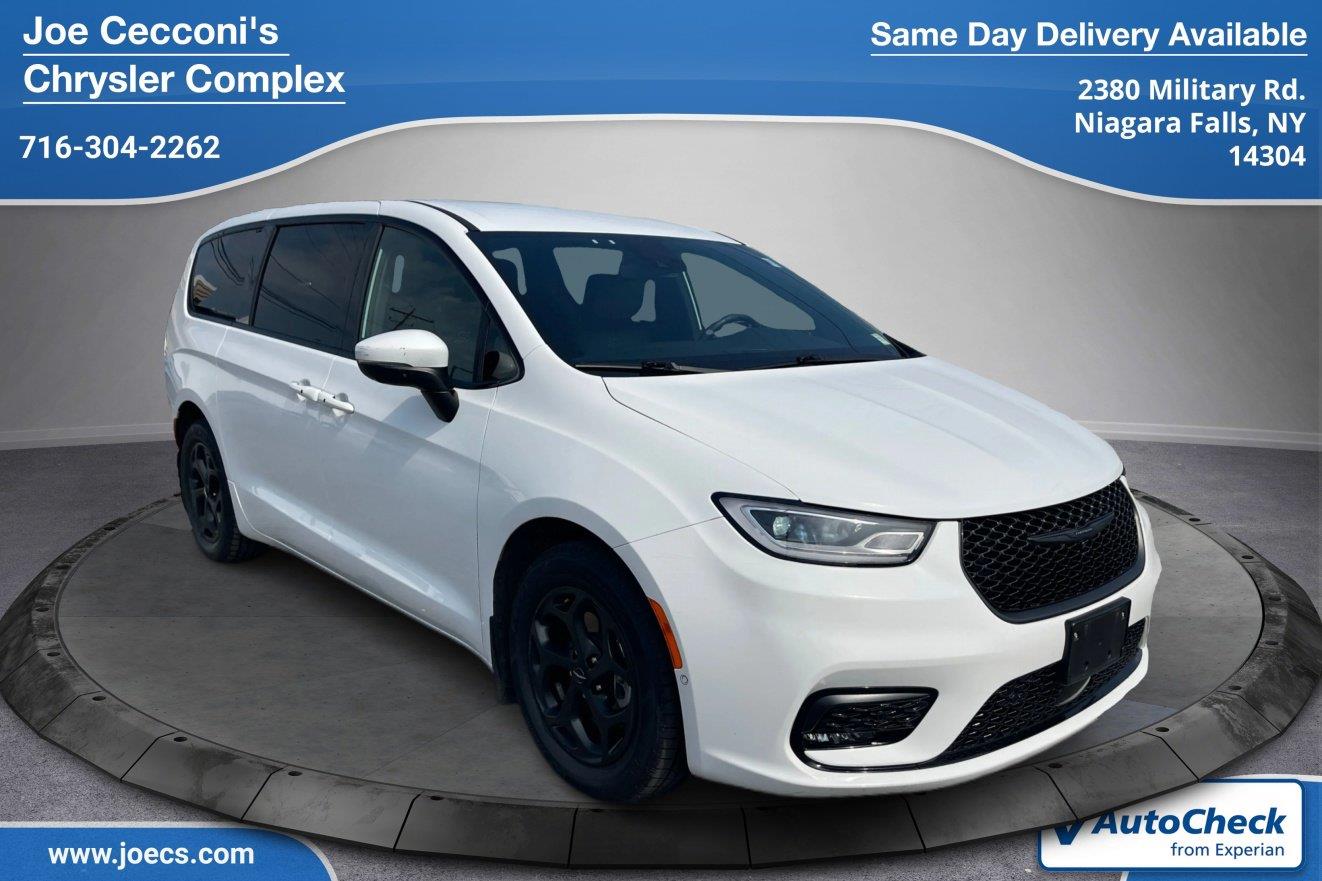 2023 Chrysler Pacifica Van 