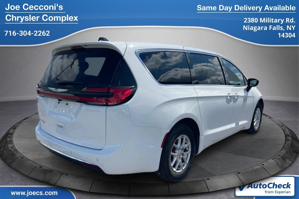 Used 2026 Chrysler Pacifica Select Van