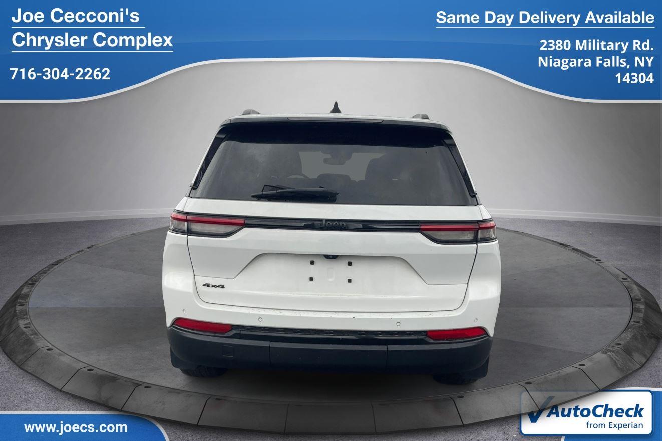 2023 Jeep Grand Cherokee Altitude photo 3