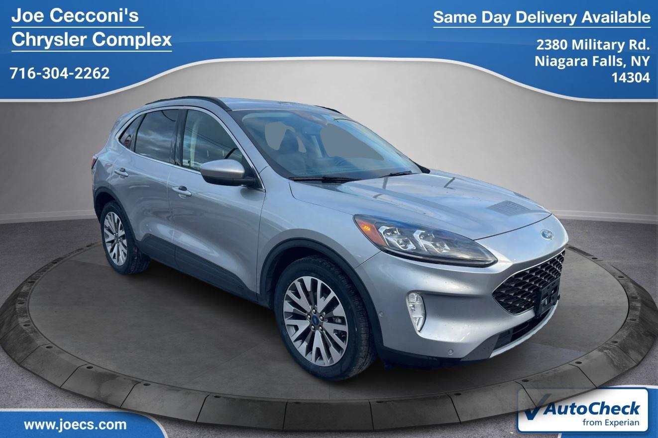 2021 Ford Escape Titanium's photo