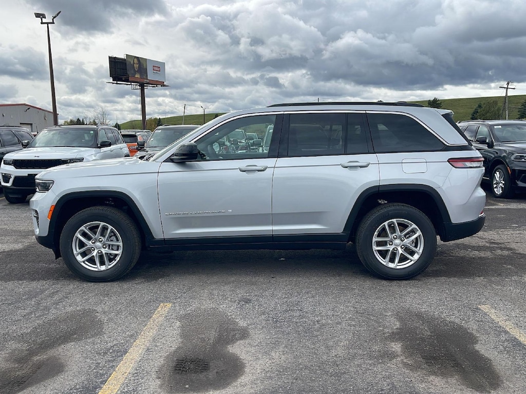 New 2025 Jeep Grand Cherokee LAREDO X 4X4 Sport Utility