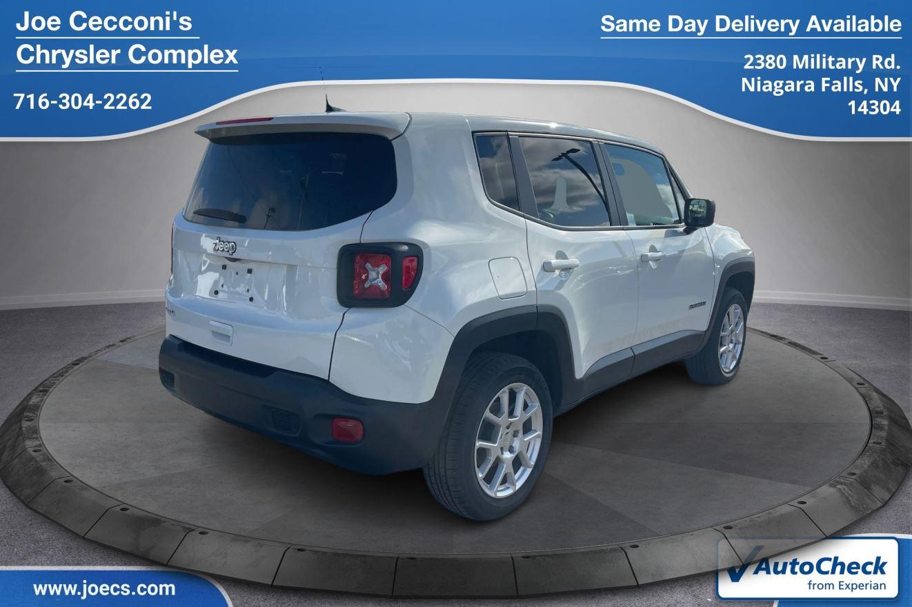 2023 Jeep Renegade Latitude photo 3