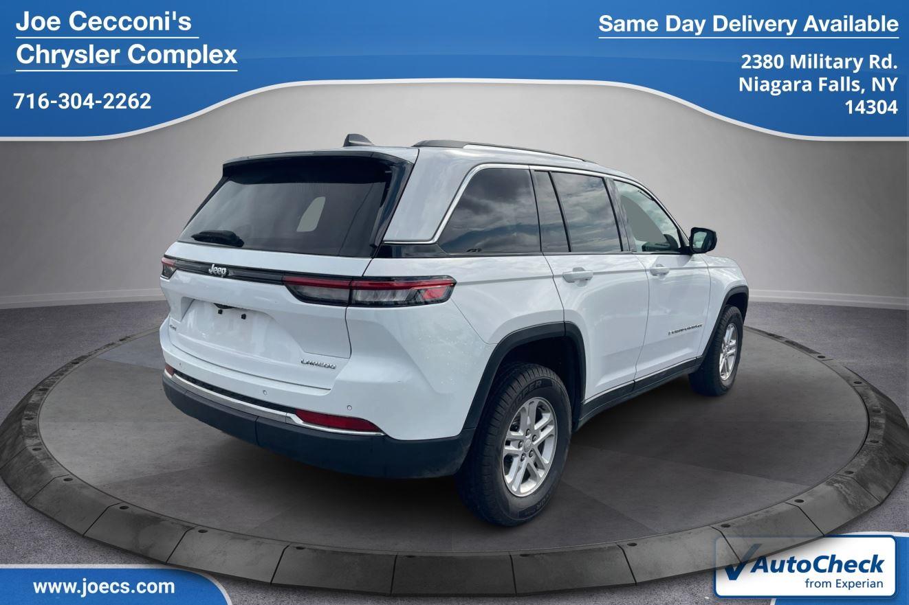 2023 Jeep Grand Cherokee Laredo photo 2
