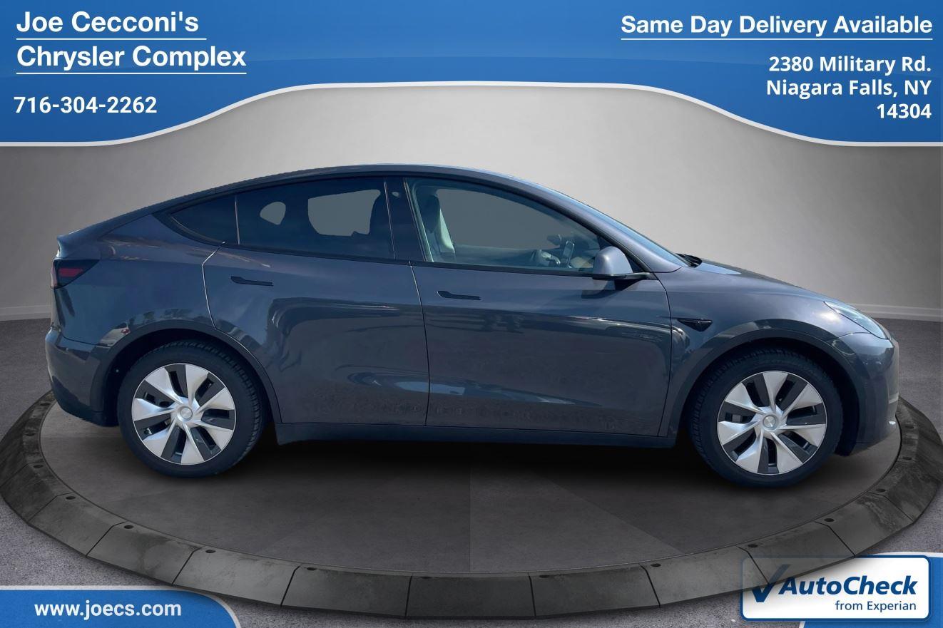 2022 Tesla Model Y Long Range photo 2