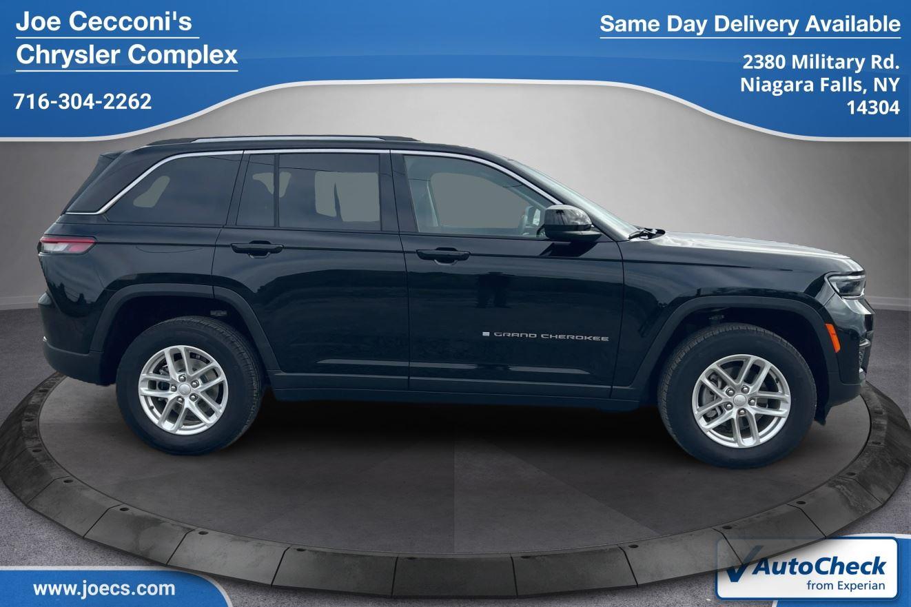 2023 Jeep Grand Cherokee Laredo photo 2