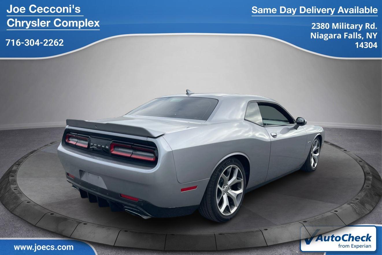 2016 Dodge Challenger R/T Plus photo 3