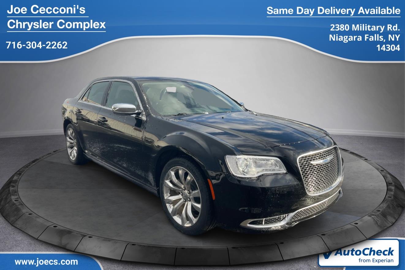 2021 Chrysler 300 Touring's photo