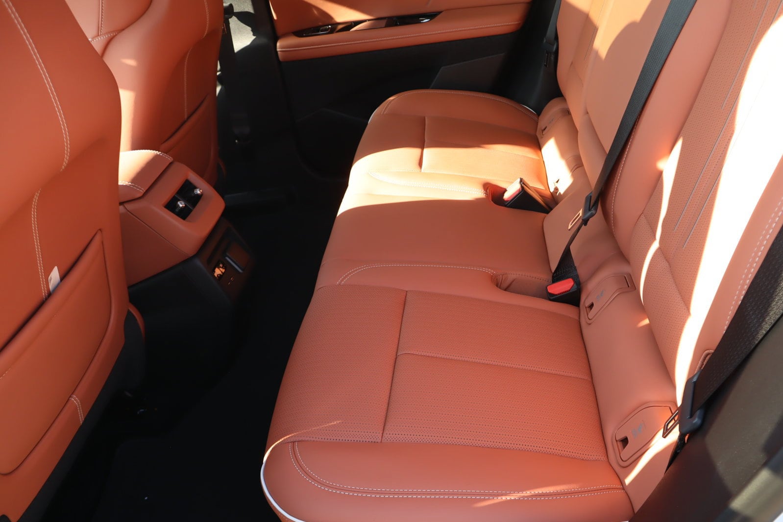 2027 Cadillac OPTIQ Premium Luxury - Photo 14