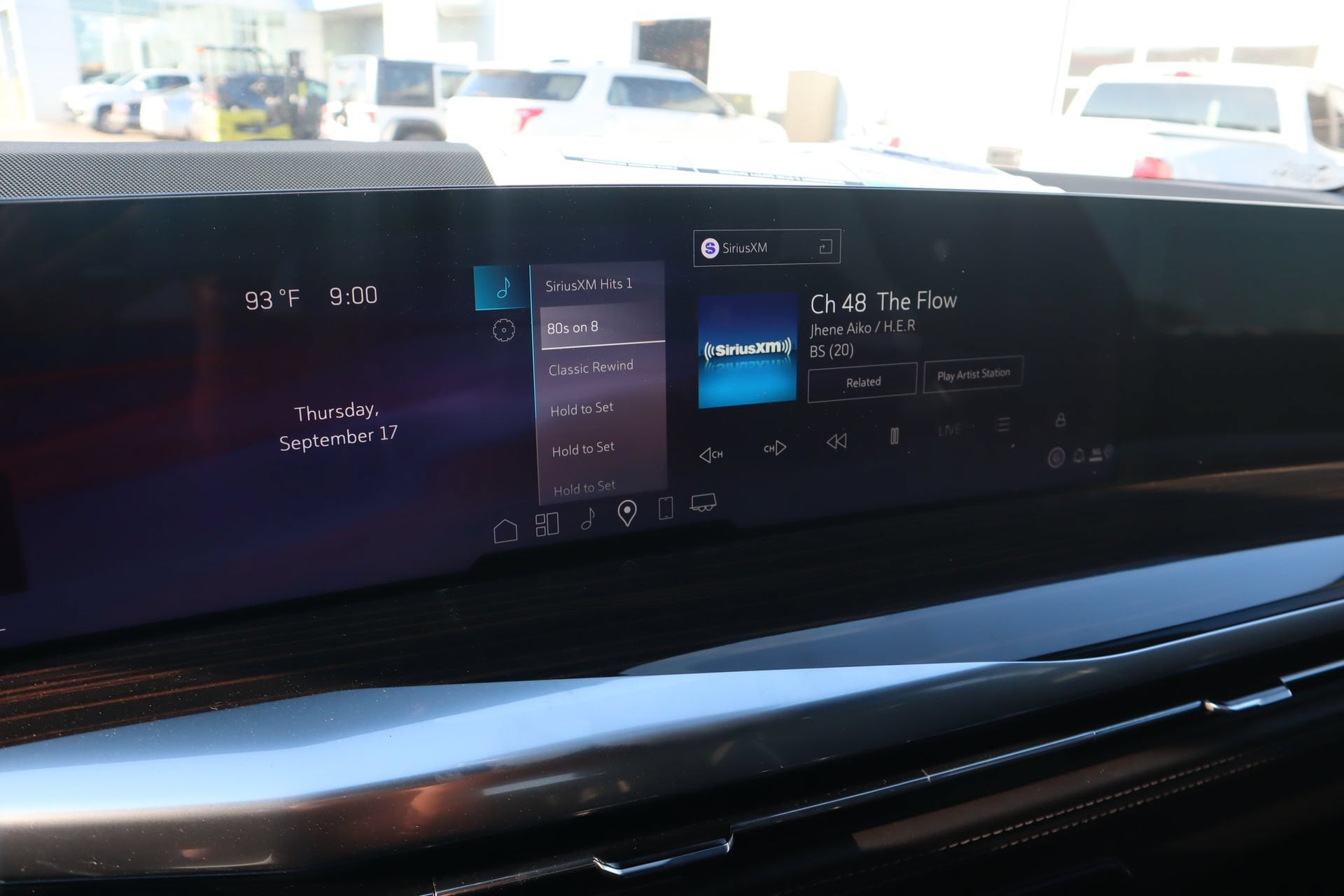 2027 Cadillac Escalade Luxury - Photo 7
