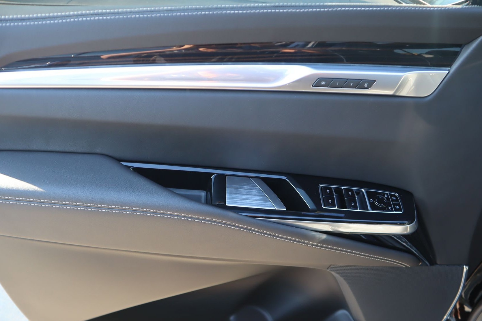 2027 Cadillac Escalade Luxury - Photo 25