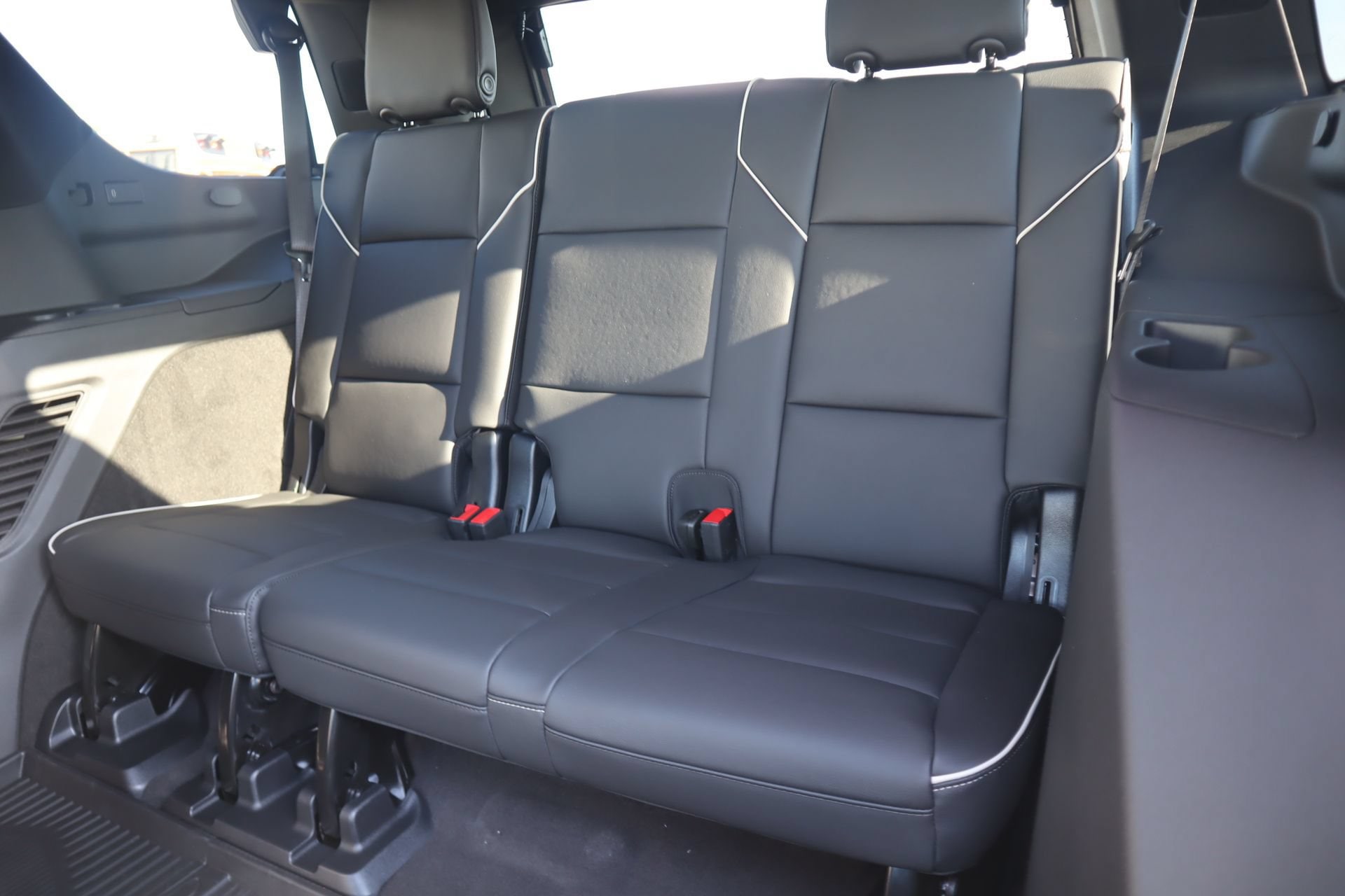2027 Cadillac Escalade Luxury - Photo 15