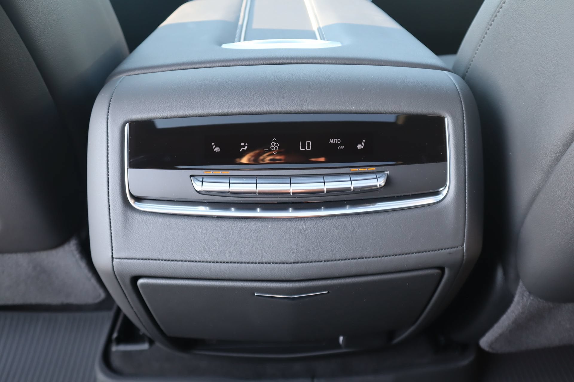 2027 Cadillac Escalade Luxury - Photo 23