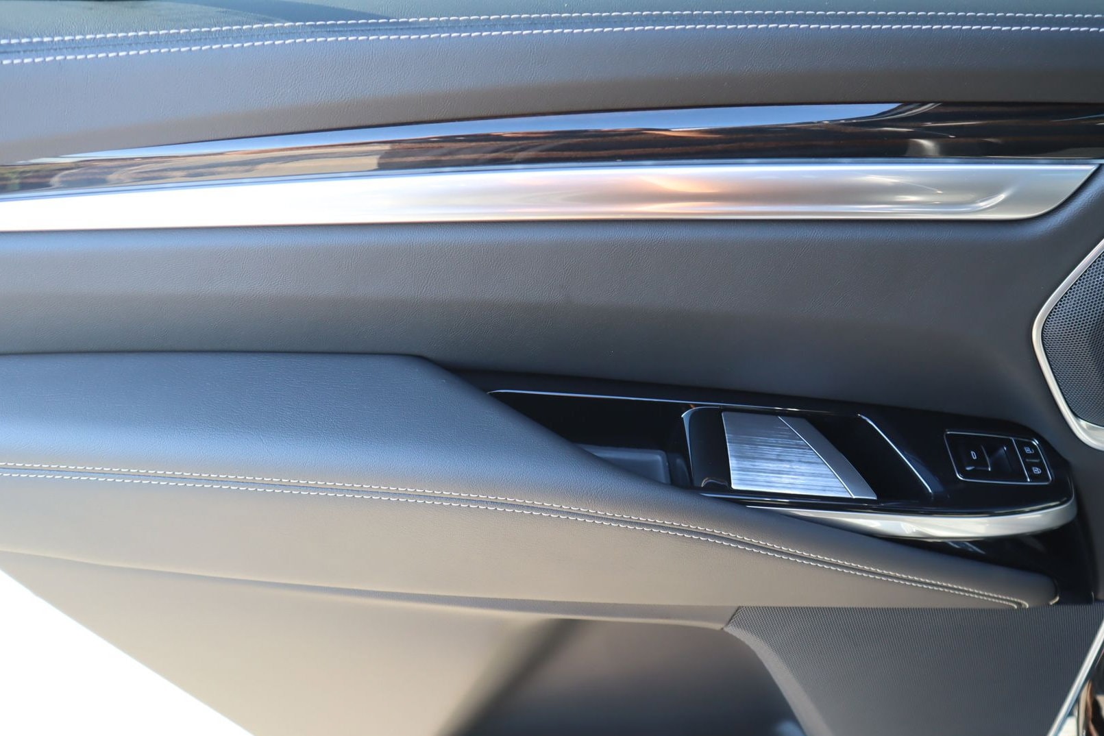 2027 Cadillac Escalade Luxury - Photo 26