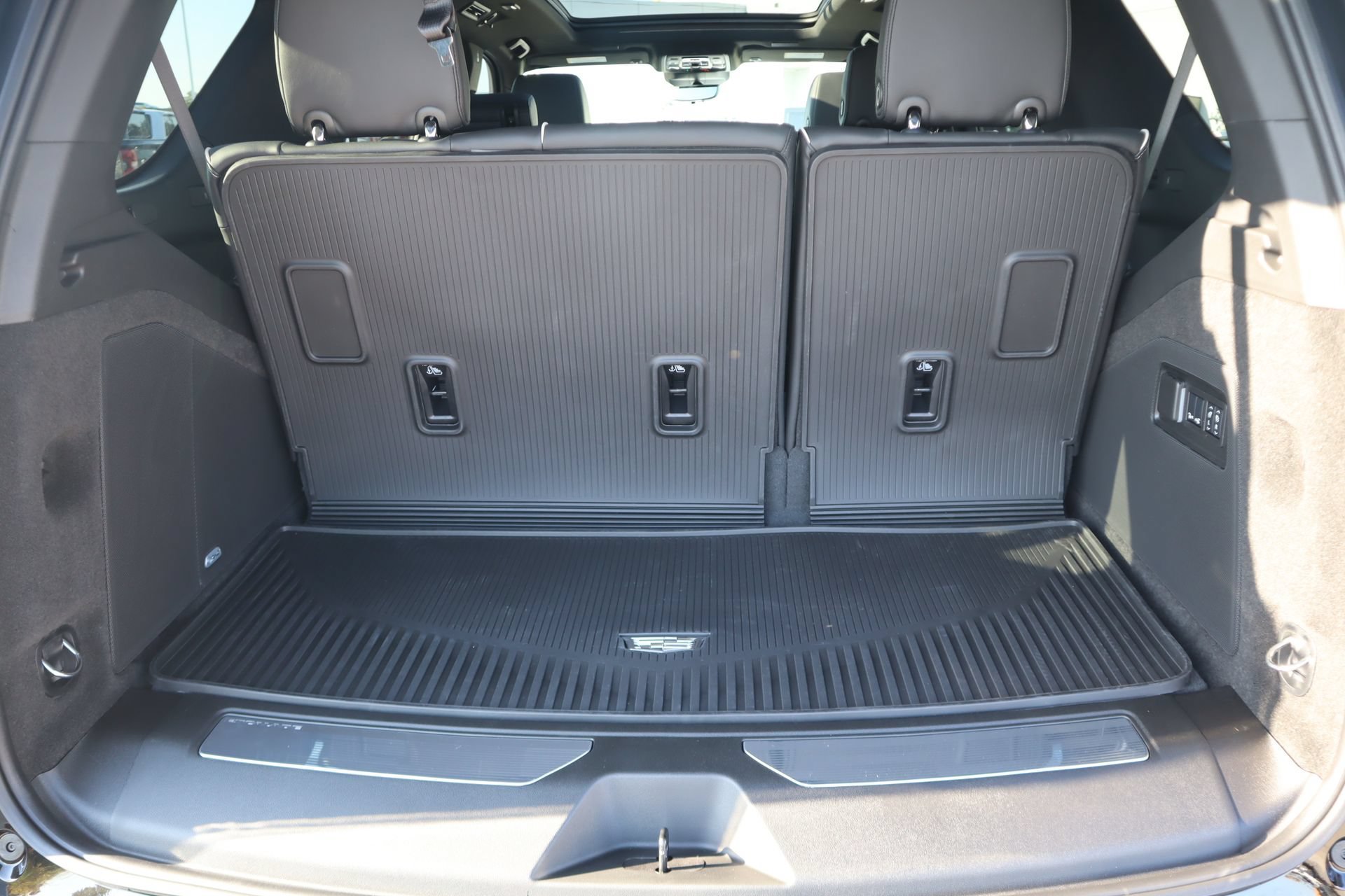 2027 Cadillac Escalade Luxury - Photo 27